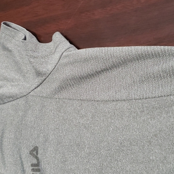 Fila Short Sleeve V Neck Wicking Fitted Tee M VGUC - Picture 3 of 12